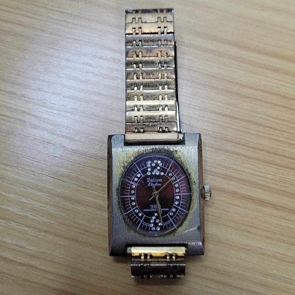 Bolivia 360 Electra Works Manual Wind Fancy Crystal Vintage Wrist Watch